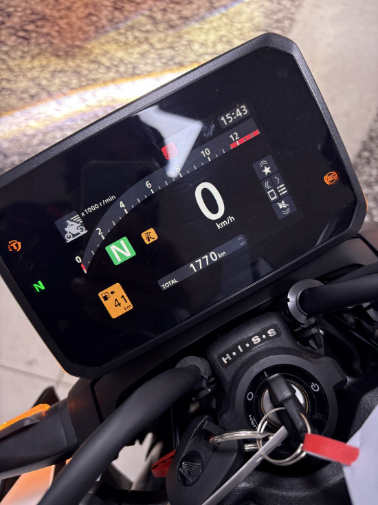 HONDA CB 1000 HORNET - LOUVECIENNES